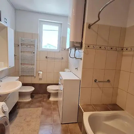 Апартаменти Oasis With Jacuzzi Задар