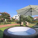 Oasis With Jacuzzi Zara