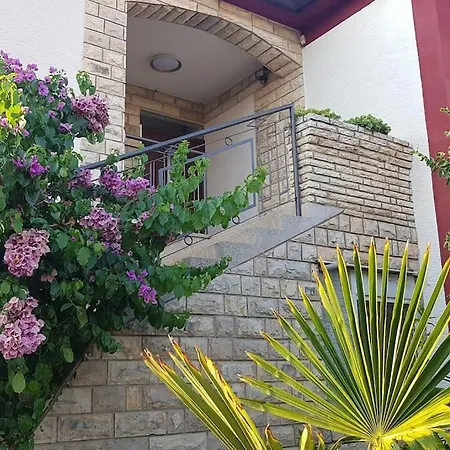 Oasis With Jacuzzi Appartamento *